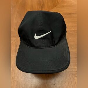 Nike Featherlight Dri-Fit Hat/Cap One Size Black White Swoosh Adjustable Strap